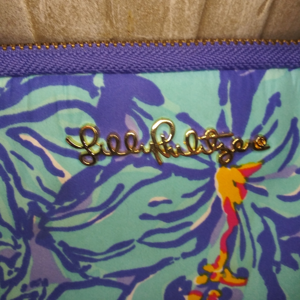 Lily Pulitzer Blue Pineapple & Floral Print Tech Pouch - Picture 2 of 9